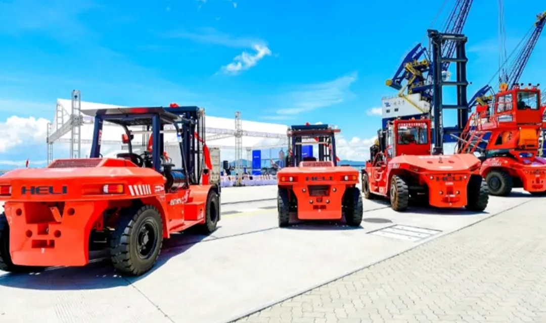 Pentingnya Forklift dalam Industri Logistik dan Manufaktur